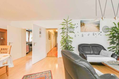 Wohnzimmer - 1 Zimmer Mehrfamilienhaus, Wohnhaus zum Kaufen in Pfullingen