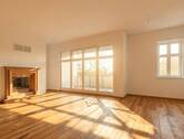Toller Wohnraum mit Kamin - 4 Zimmer Etagenwohnung zum Kaufen in Leipzig
