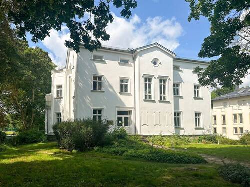 Frontansicht mit Vorgarten - Etagenwohnung mit 141,60 m&sup2; in Leipzig zum Kaufen