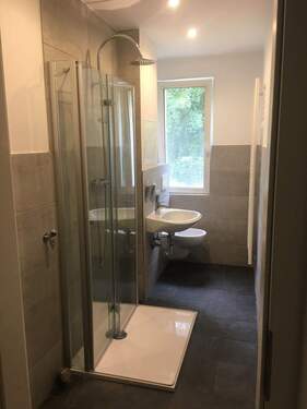 Badezimmer Dusche eingeklappt - 