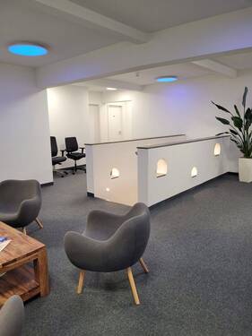 Bild 1 - Helles 200 m² Büro mit Lager - Naturblick, Parkplätze, provisionsfrei