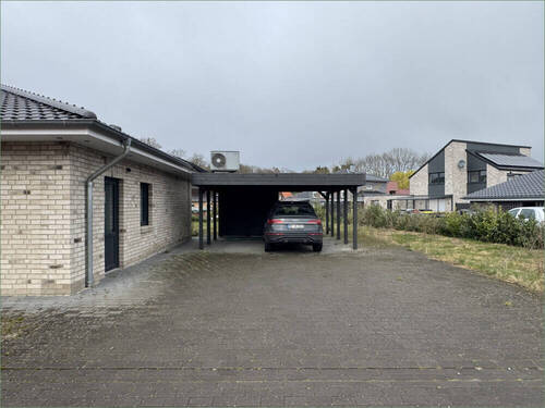 Auffahrt+Carport - 4 Zimmer Einfamilienhaus in Lindern (Oldenburg)