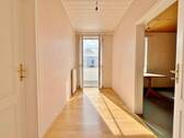 Flur Richtung Balkon - 