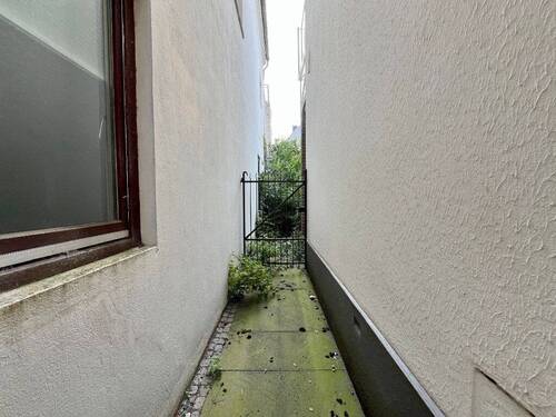 Gasse Richtung Garten - 