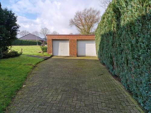 Garage mit Geräteraum - 