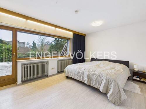 Schlafzimmer mit Zugang zur Dachterrasse - 