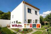 Musterhaus, Garten KI-annimiert - Stadthaus in Traumlage, KFW 55 EE, Dachboden, Südausrichtung