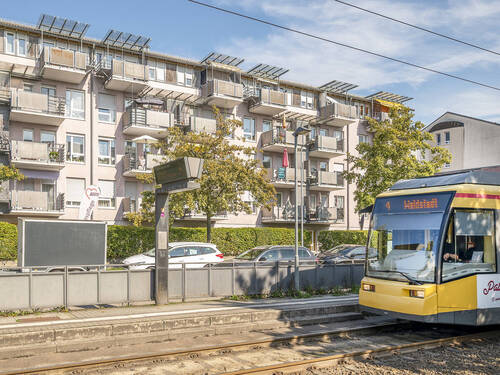 Straßenbahnhaltestelle - 