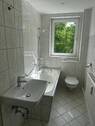 Bad mit Fenster und Wanne - Etagenwohnung mit 46,70 m&sup2; in Hartenstein zur Miete