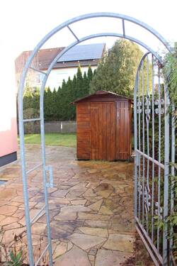 zum Garten hier entlang - 5 Zimmer Doppelhaushälfte in Mühlenbecker Land
