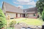 Hausansicht - Sofort wohlfühlen: 6-Zi.-EFH mit Garten, Garage und 2 Carportstellplätzen in Fuhlendorf