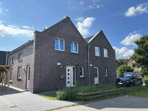 Referenzobjekt - Wohnen mit Lebensqualität - Doppelhaushälfte in zentraler Lage von Apen