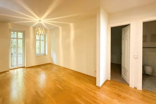 Wohnzimmer - 3 Zimmer Etagenwohnung zum Kaufen in Leipzig