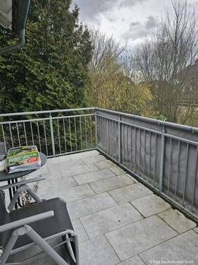 Balkon Wohnzimmer - 4 Zimmer Doppelhaushälfte in Aschaffenburg