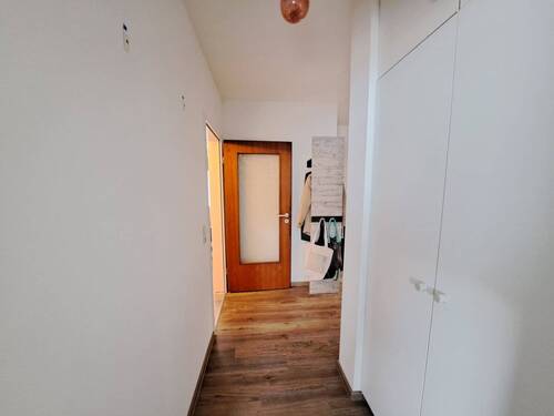 Flur mit Einbauschrank - 