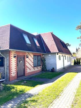 Gesamtansicht.jpg - Platz für Generationen - großzügiges Familienhaus mit Einliegerbereich und Garten