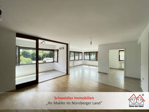 Großzügiger Wohnbereich - Modernisierte 3,5-Zimmer-Wohnung mit Wintergarten in schöner Lage von Nürnberg-Herrnhütte