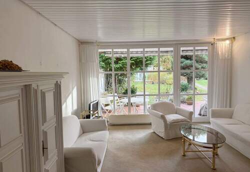 Wohnbereich mit Blick in den Garten - Bungalow mit 112,00 m² in Wertheim zum Kaufen