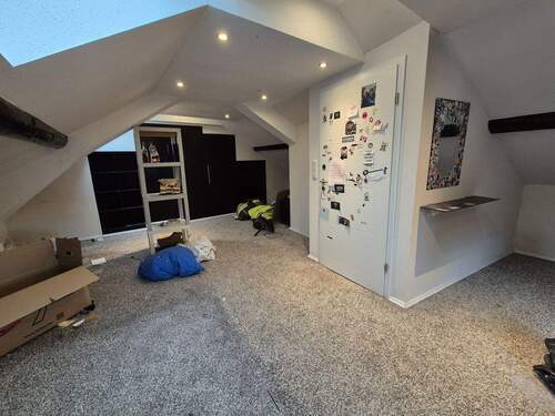 ausgebautes DG - Einfamilienhaus im Zentrum, guter Zustand