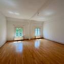 Großzügiges, helles Wohnzimmer - Stilvolle 2-Zimmer-Altbauwohnung in Frankfurt-Sachsenhausen