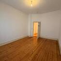 Zimmer mit Dielenboden - Etagenwohnung mit 80,00 m&sup2; in Frankfurt am Main zur Miete