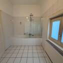 Badewannenbereich mit Fenster - 