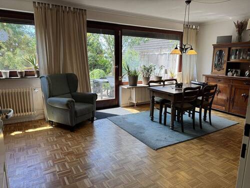Wohn- und Esszimmer (1).JPG - 