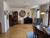 Wohn- und Esszimmer (2).JPG - 