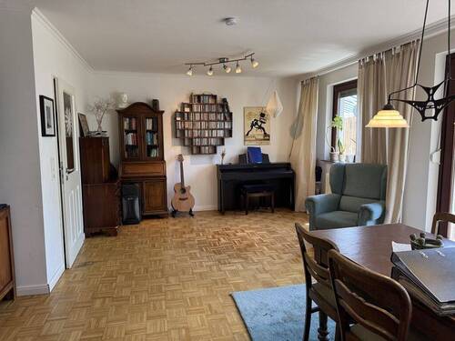 Wohn- und Esszimmer (2).JPG - 