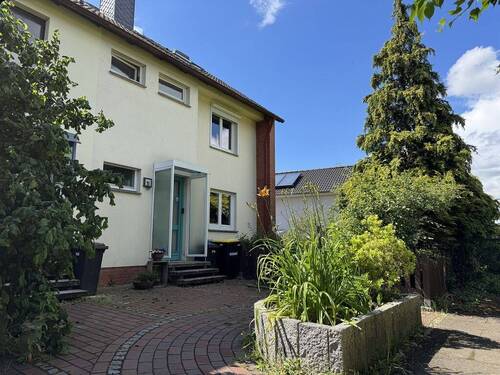 Ansicht (1).JPG - +++ großzügiges 6-Zimmer-Endreihenhaus mit Vollkeller, 2 Bädern und Garage +++