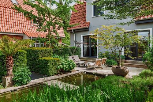 Vorgarten - 8 Zimmer Einfamilienhaus in Lüneburg