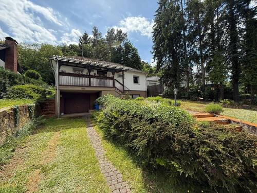Zufahrt Garage - **Sanierungsbedürftiges Einfamilienwohnhaus auf Traumgrundstück in Waldrandlage**