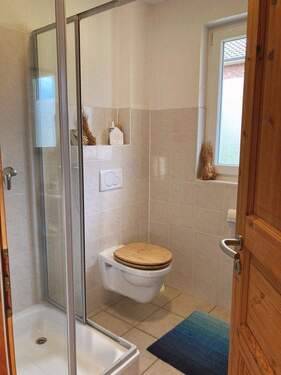 Bad mit Dusche - 