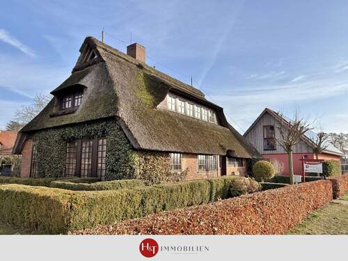 H & T Immobilien – Haus kaufen in Delmenhorst - Traumlage - Reet-Anwesen mit historischem Charme und Wohnkomfort!