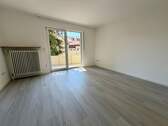 Wohnzimmer.jpeg - 2 Zimmer Etagenwohnung zur Miete in Nürnberg