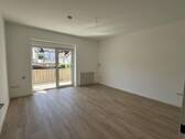 Wohnzimmer - Eigener Garten! Wunderschöne, lichtdurchflutete 2-Zimmer-Wohnung mit Garten, Balkon und Stellplatz