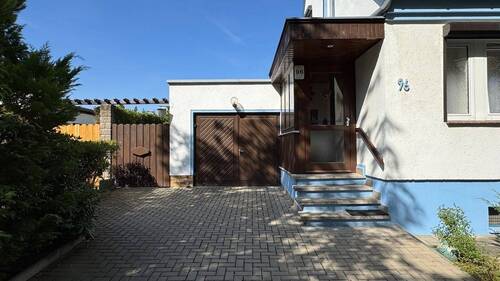 Garage und Stellplatz - 5 Zimmer Doppelhaushälfte in Leipzig