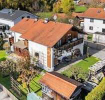 Ein Ort zum Ankommen: Zeitlos schönes Zweifamilienhaus mit liebevoll angelegtem Garten - Raubling Nicklheim