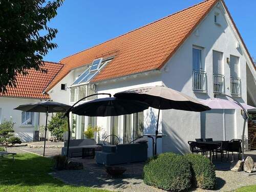 Haus Aussenanlage.JPG - Einfamilienhaus mit 201,90 m&sup2; in Pleinfeld zum Kaufen