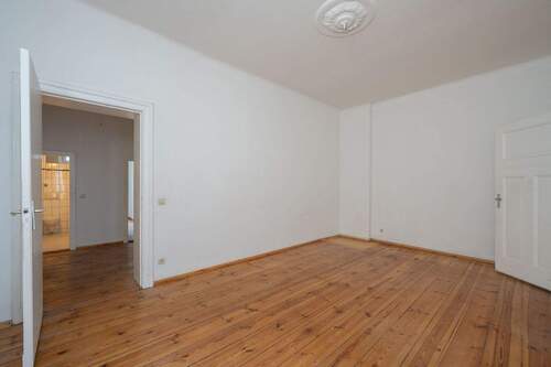 Schlafzimmer 1 - 3 Zimmer Etagenwohnung zum Kaufen in Berlin