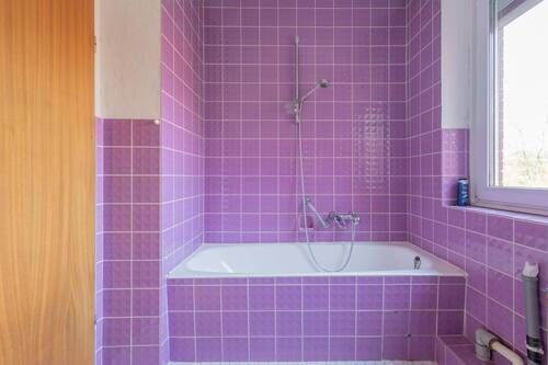 Badezimmer mit Badewanne - 