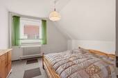 Zimmer im Dachgeschoss mit 10,7 m² - 