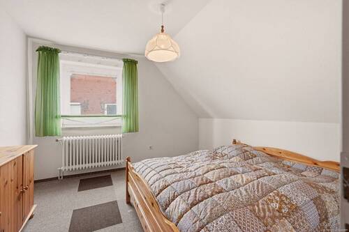 Zimmer im Dachgeschoss mit 10,7 m² - 