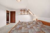 Zimmer im Dachgeschoss mit 17,2 m² - 
