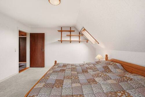 Zimmer im Dachgeschoss mit 17,2 m² - 