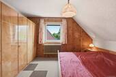 Zimmer im Dachgeschoss mit 13,9 m² - 