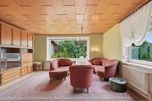 Wohnbereich mit Blick in den Garten - 