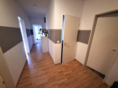 Flur - Etagenwohnung mit 104,30 m² in Rastede zum Kaufen