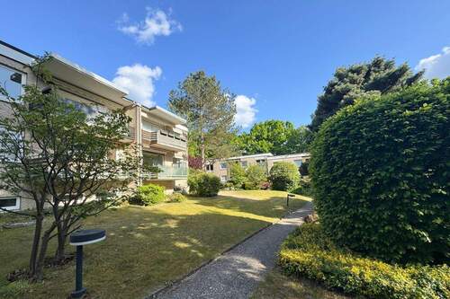 die Anlage ist sehr gepflegt - 3 Zimmer Etagenwohnung in Hamburg