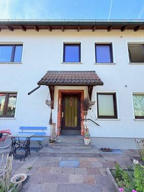 Eingang - 6 Zimmer Doppelhaushälfte in Rückersdorf